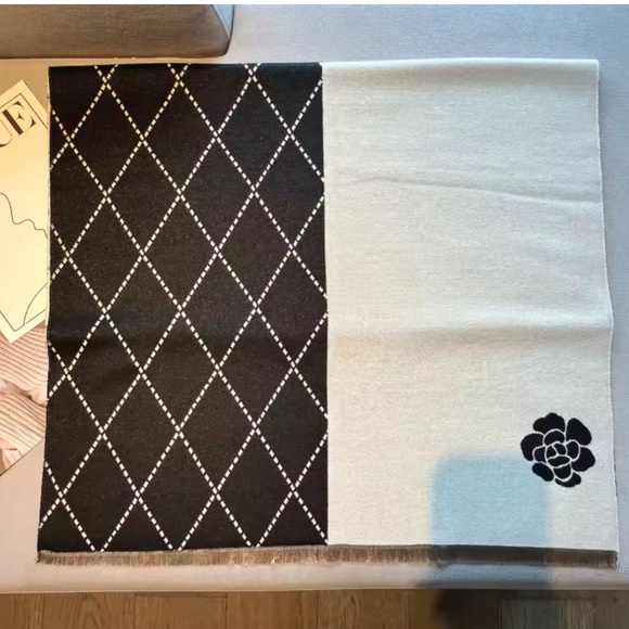 Cashmere scarf - Picture 6 of 9